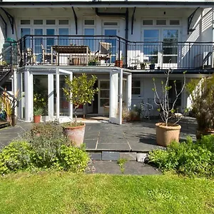 Clifton Garden Flat With Parking Bristol